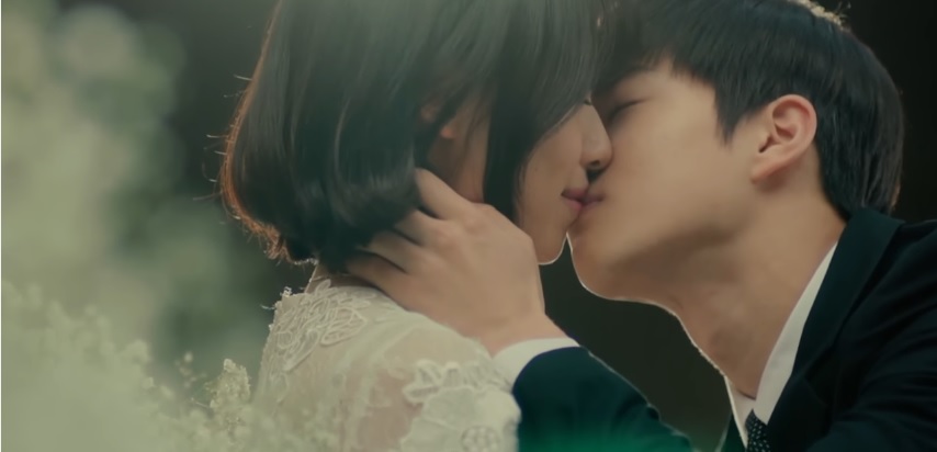 【影片】EXO-L眼睛快閉起來 Suho吻脣、碰鼻樣樣來