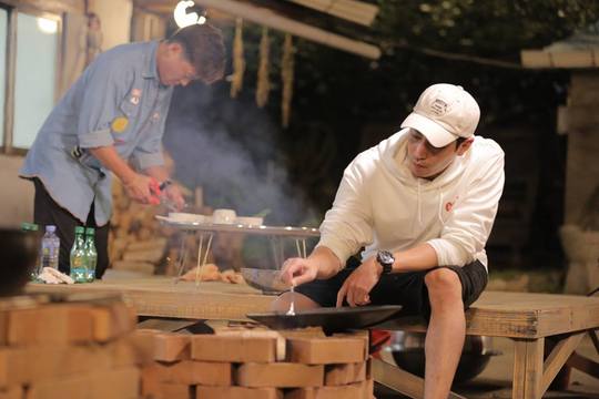 《一日三餐》曝李瑞鎮、Eric側拍照 觀眾為歐巴喊冤