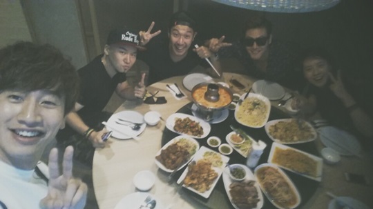 李光洙公開《RM》聚餐照 網友好奇劉在錫、Gary去哪裏？