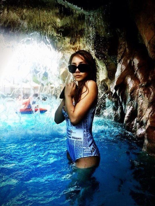 20130424_cl_swimsuit2-537x716