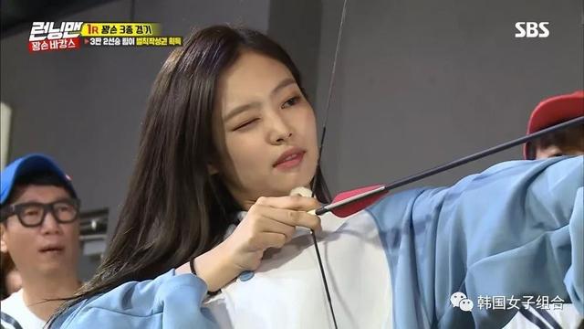 JENNIE《RunningMan》展現射箭實力！ 從“臭手”到“射箭女神”