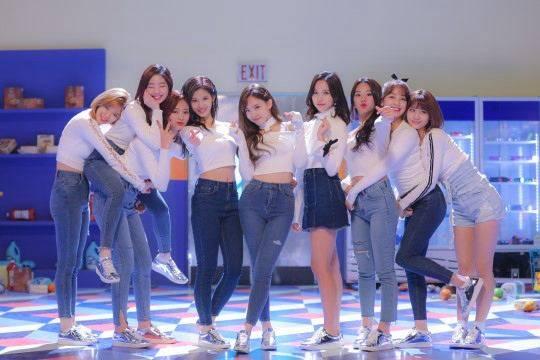 TWICE僅隔3個月再發新歌！ 7月正撞APINK！ 兩大清新女團即將回歸！