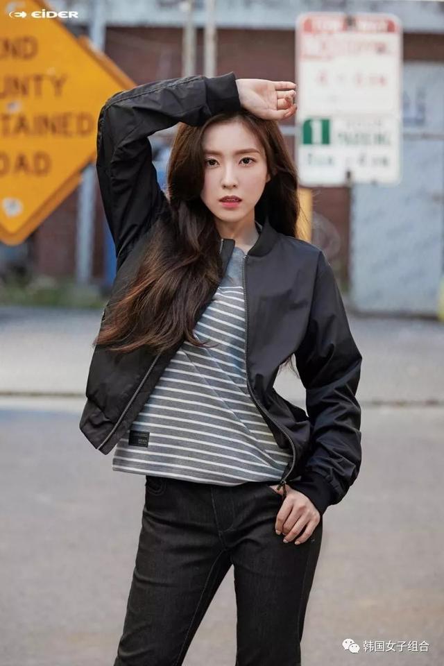 一襲紅裙的JOY，完美消化Girl crush黑色裝扮的IRENE！