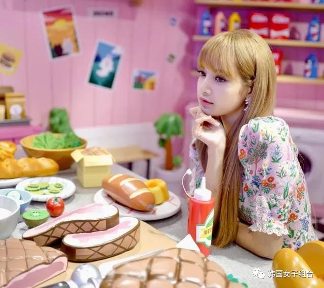 BLACKPINK ROSÉ拖鞋一整天？ LISA真人芭比既視感！