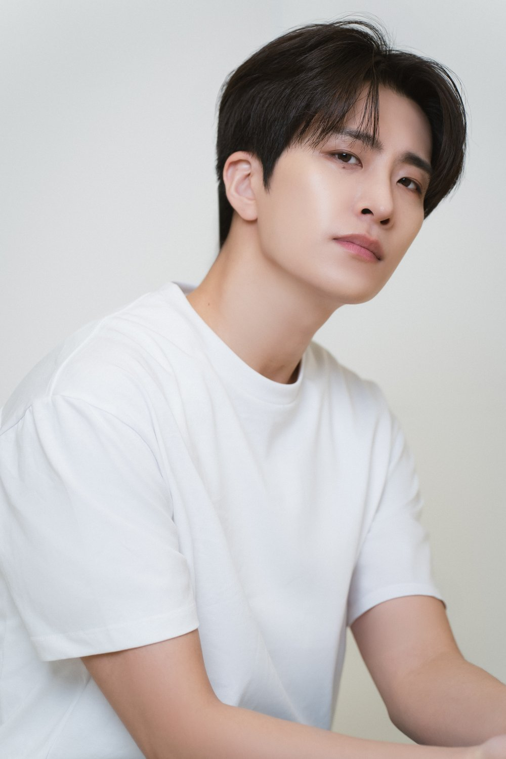 GOT7's Youngjae donates 10 million won to a dog shelter for his birthday