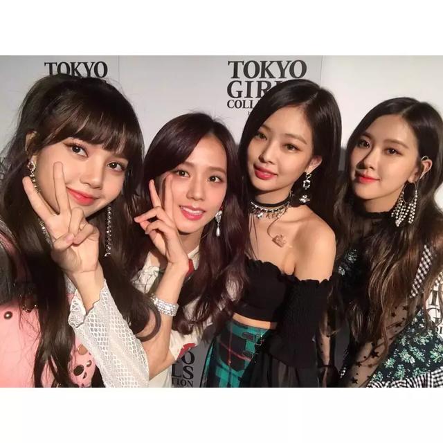 BLACKPINK別針、曲別針戴頭上，YG造型師玩出新花樣！