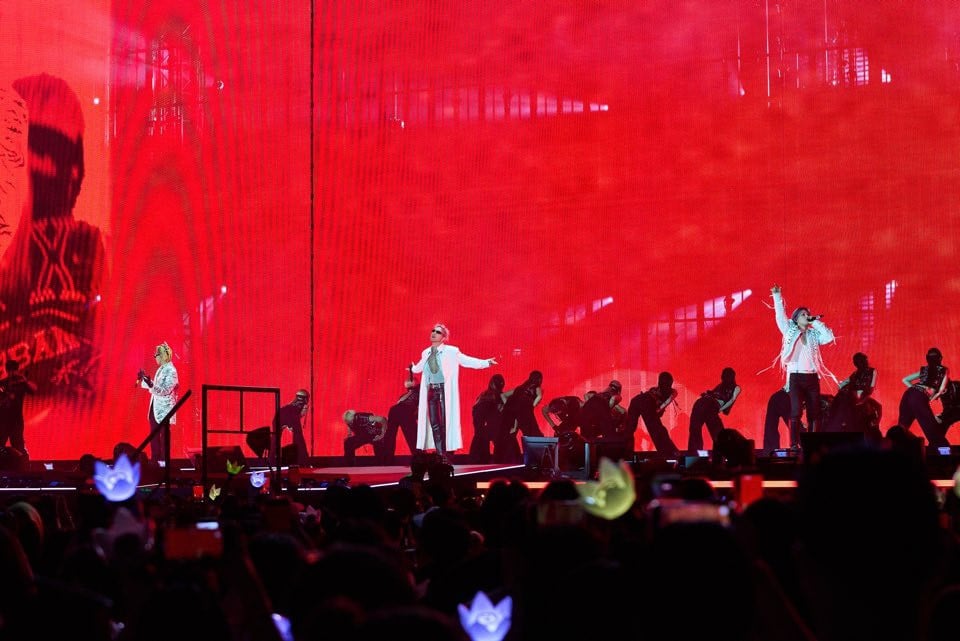 BIGBANG sell out MetLife Stadium on their 20th anniversary world tour