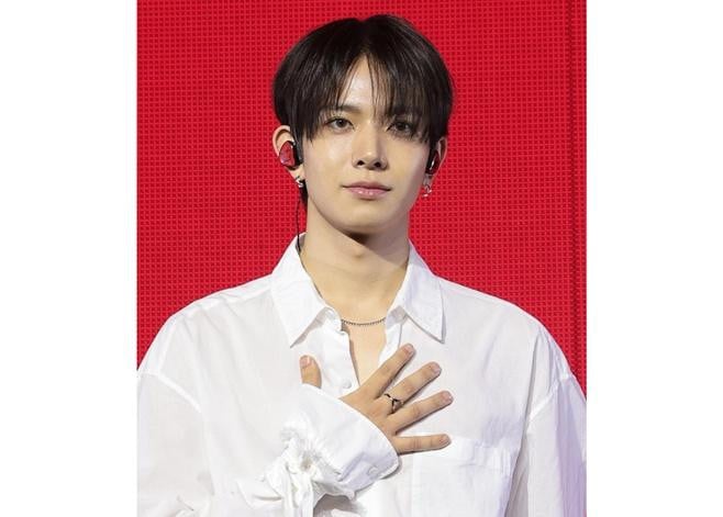 EVAN takes his first solo music show trophy on 'THE SHOW'