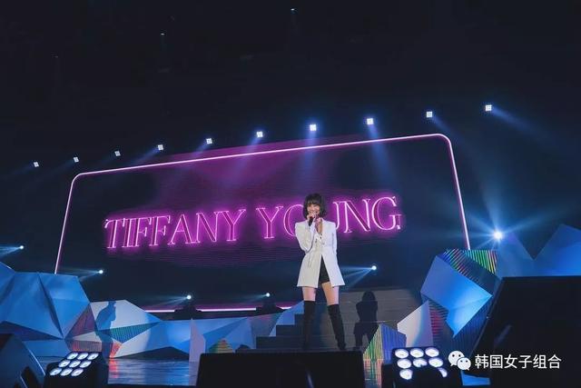 少女時代Tiffany泰國見面會現場燈海座無虛席！ 美照大放出