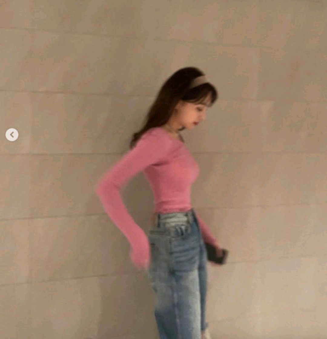 韓女星鄭惠成穿著粉紅緊身衣，48kg瘦到只有骨頭的腿