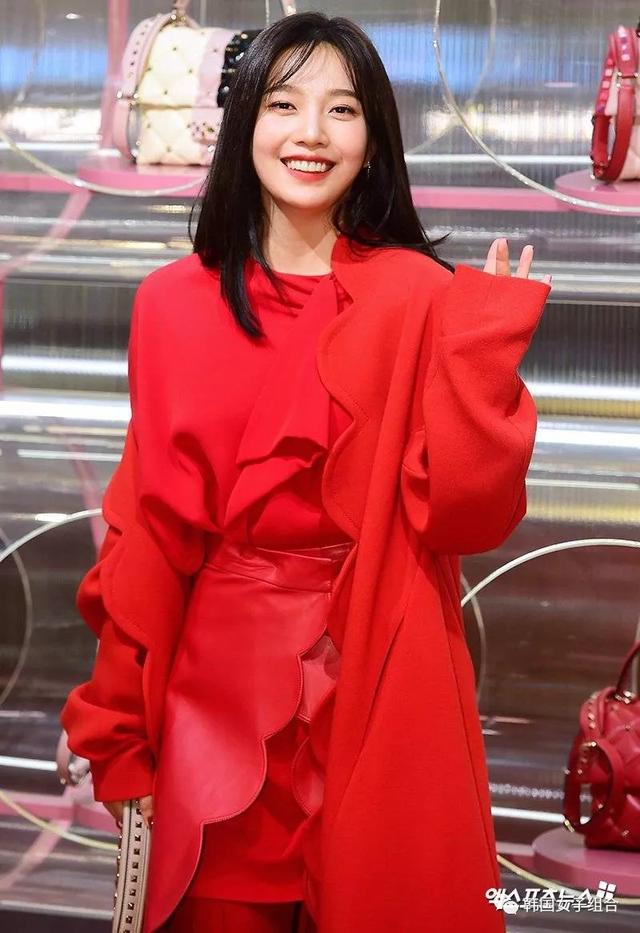 一襲紅裙的JOY，完美消化Girl crush黑色裝扮的IRENE！