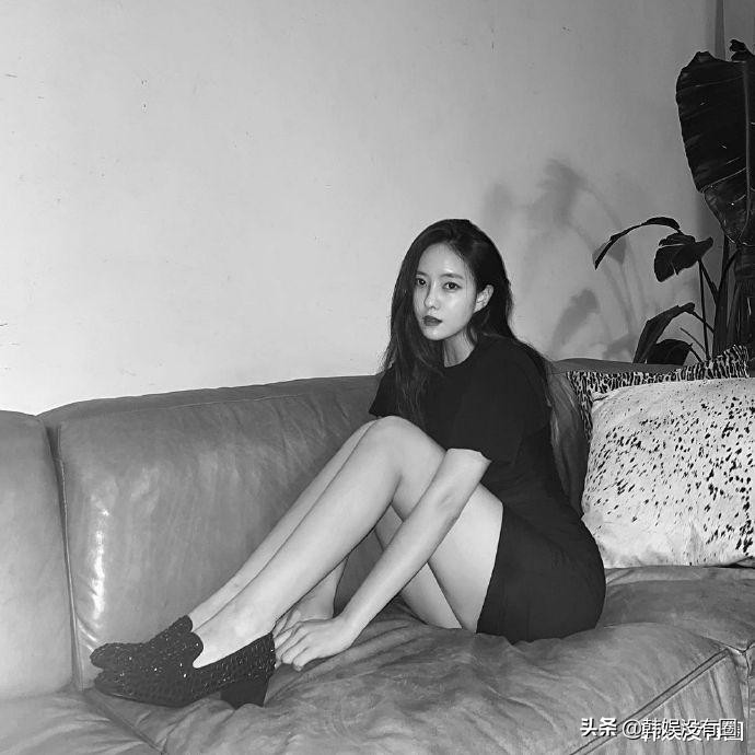 T-ara朴孝敏曬性感私照：腿長這麼長，你禮貌嗎？