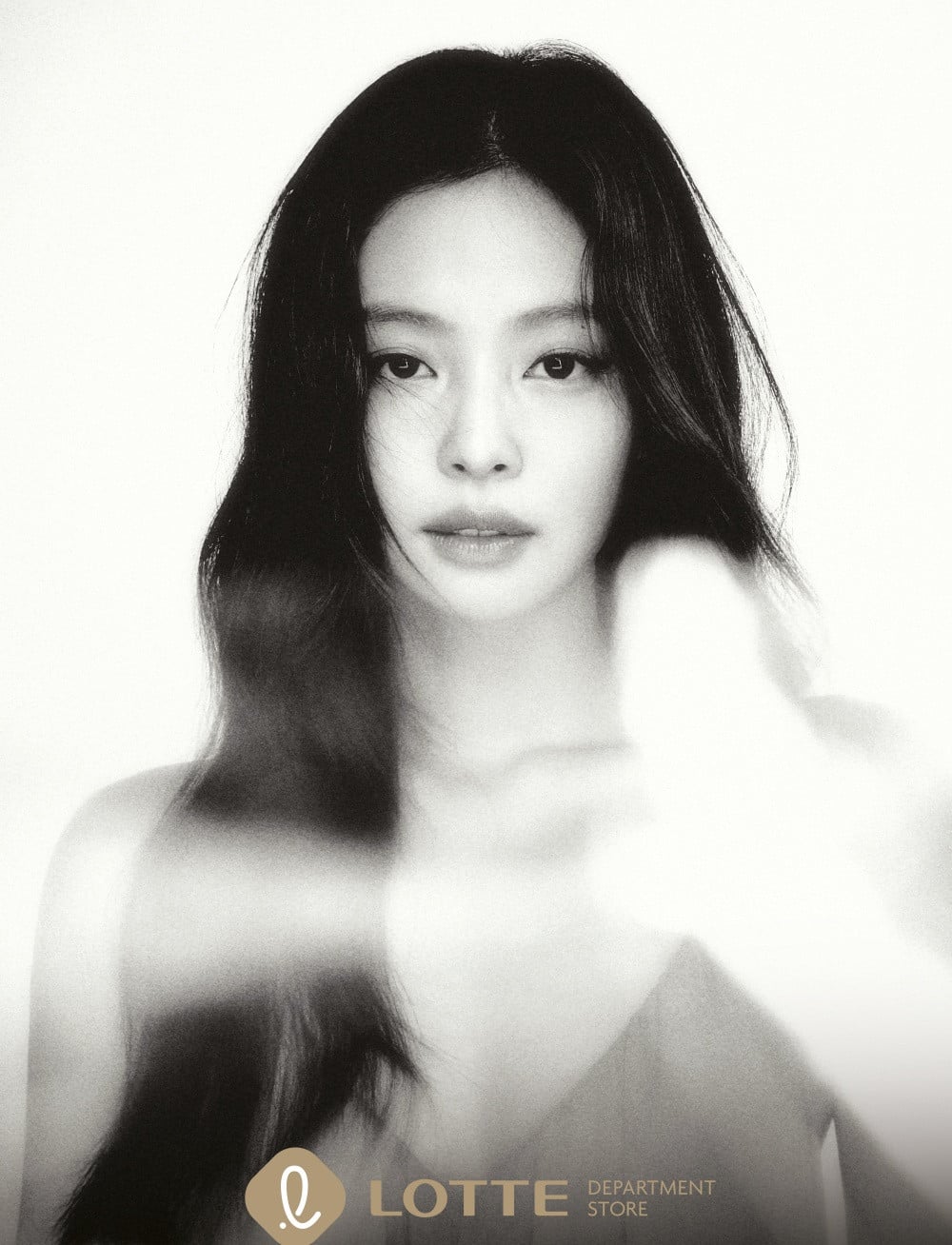 Jennie獲選為樂天百貨約10年來首位廣告模特兒