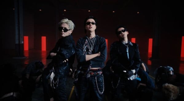 TREASURE HYUNHAYO NALLY NA performance video