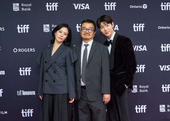 金賢珠、延尚昊與裴賢成出席《Paradise Lost》多倫多首映