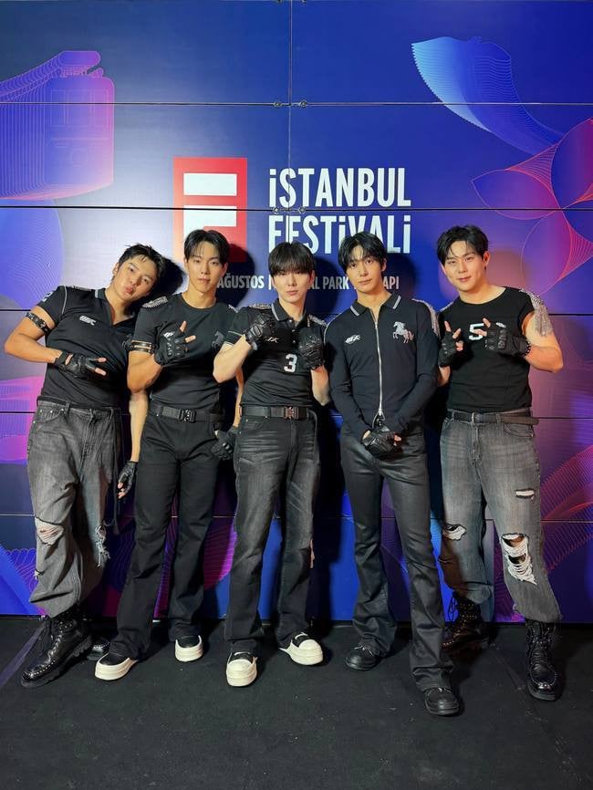 MONSTA X at Istanbul Festival