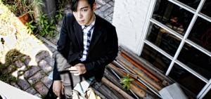 T.O.P.連短袖都不穿　自爆對裸露有反感