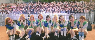 TWICE 舉行游擊演唱會與800名粉絲同樂