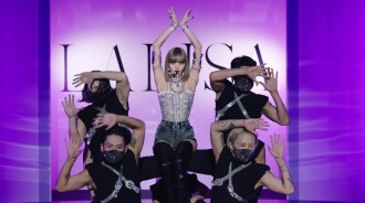 LISA《LALISA》→《MONEY》Billboard Hot100接力棒“SOLO第一”