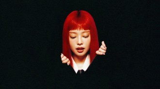 Jennie 預告她下一首預發行單曲 'Extral' 與 DOECHII 合作，收錄於她首張專輯 'Ruby' 