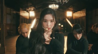 Red Velvet Irene 以「Like A Flower」特別舞台表演驚艷全場
