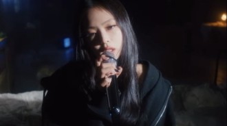 Jennie以夢幻般的“Love Hangover”現場表演視頻驚艷全球