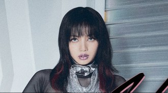 BLACKPINK LISA主打歌《Shut Down》預告海報公開！強烈的眼神