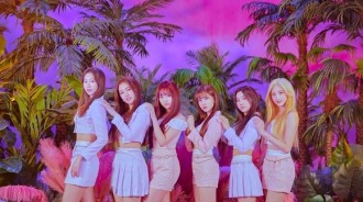 新人女子組合ILY:1出道曲《Love In Bloom》MV公開，華麗的影像美