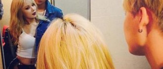 泫雅公開與張賢勝的合照