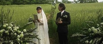元斌李奈映誦讀婚約的照片引熱議