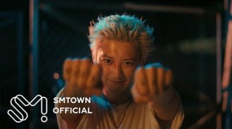 EXO's Chanyeol 面對敵人的音樂視頻 “Back Again”