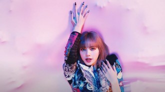 超越BLACKPINK！LISA個人專輯初動突破73萬張，創女愛豆新紀錄