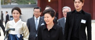 雪炫「韓國訪問年」宣傳大使照被刪 官方：無更換計劃