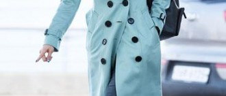 【機場時尚/照片】 崔智友著水綠色大衣　搭機前性感甩髮