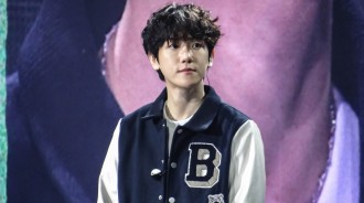 [PHOTOS] EXO's Baekhyun 預告即將到來的個人演唱會在 'The Best Day' BENCH 粉絲見面會