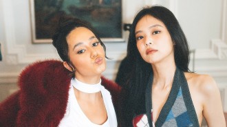 Jennie 與 Lena Situations 合作打造時尚造型