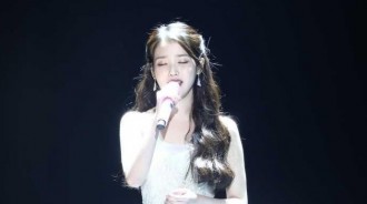 時隔4年，IU李知恩再次出演“2021MAMA”：通向30歲的舞台