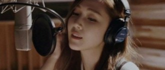 Jessica《Gravity》視頻 「共感歌曲受傷后的感情」