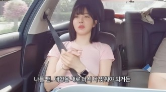 韓國女星手臂上打著石膏登台，韓網友爭論，是為了賺錢還是責任感