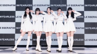LESSERAFIM日本出道單曲「FEARLESS」在Oricon每日排名中奪回1位！