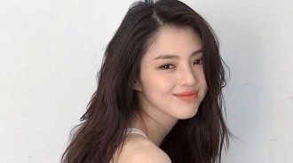 韓素希的母親因經營非法賭場被捕