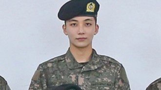 粉絲與網民被Seventeen Jeonghan最新軍裝照驚艷