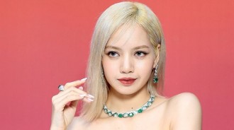 BLACKPINK Lisa無瀏海出席活動，展示了不同的髮型。