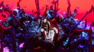 少女時代孝淵公開了第1張迷你專輯《DEEP》預告圖，展現了強烈的EDM