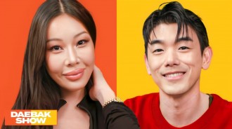 Jessi 在 Eric Nam 的「DAEBAK SHOW」訪談中展現了她柔和的一面