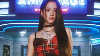 BLACKPINK’s Jisoo 為回歸迷你專輯 &lsquo;AMORTAGE&rsquo; 發布驚艷新預告 