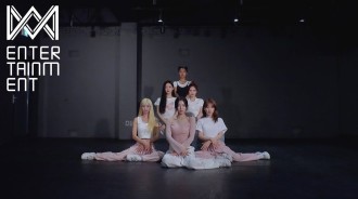 Oh My Girl 揭露「Classified」舞蹈實踐影片中的優雅舞蹈