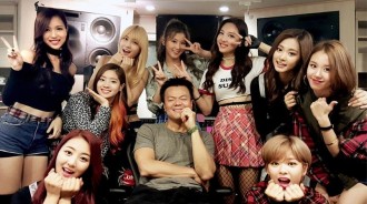 JYP創辦人朴軫永祝賀TWICE7週年！