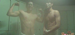 《Roommate2》男室友去澡堂 奇葩Jackson炫耀腹肌還搓澡