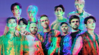BTS、酷玩樂團一起在&#8221;全美音樂獎&#8221;上表演合作舞台！